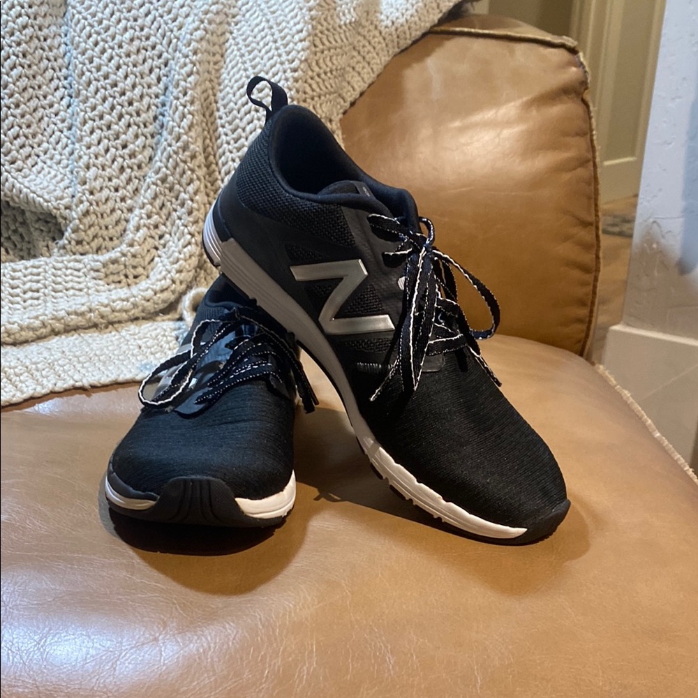 New Balance Black Sneakers with Modern Design and Breathable Upper